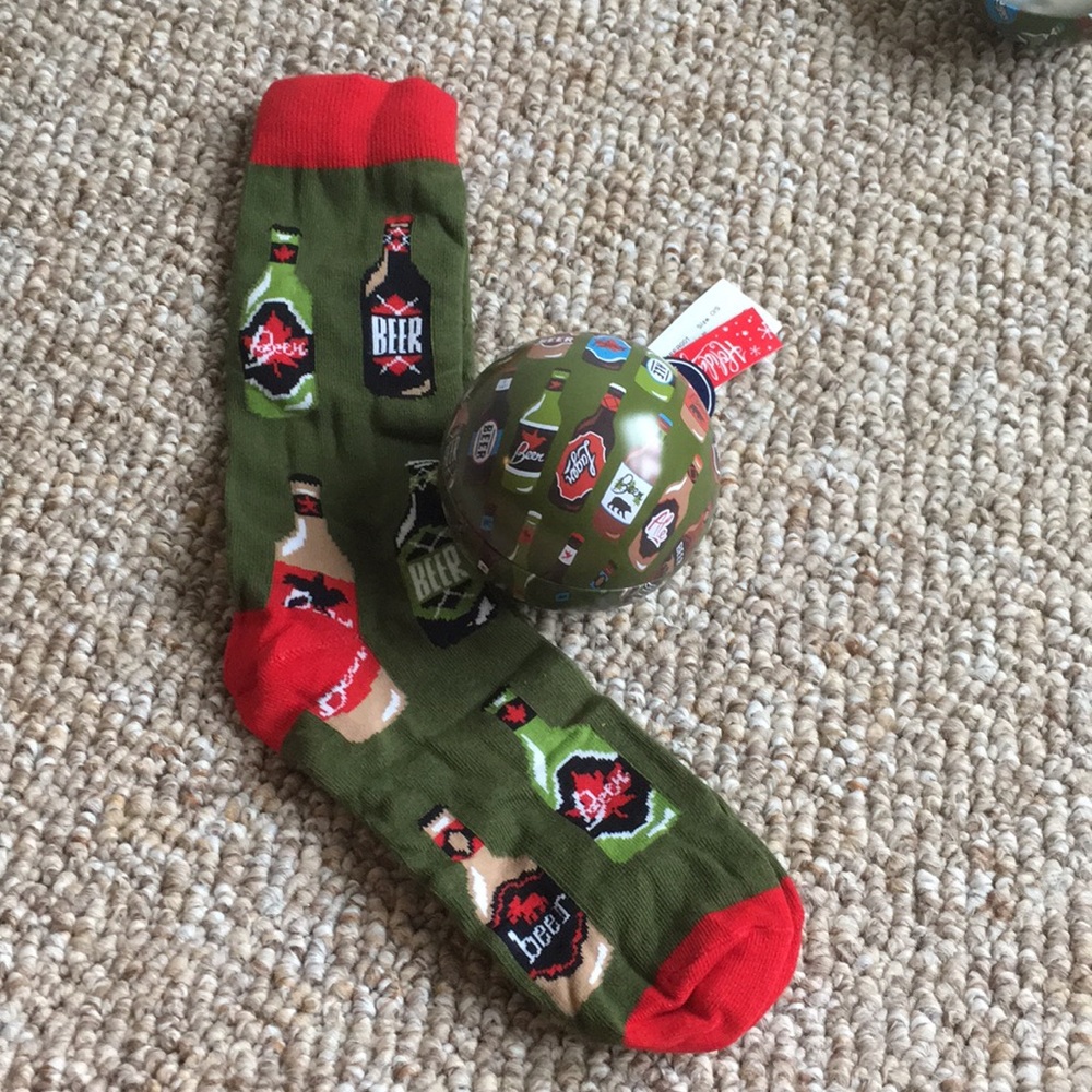 NWT! Men’s Holiday Beer Crew Socks Set of 2